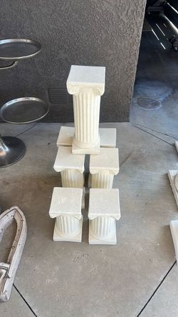 Small White Classical Roman Column Pillar Pedestals
