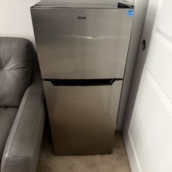 Danby 4.2 cu. ft. Compact Fridge/Freezer Top Mount in Stainless Steel