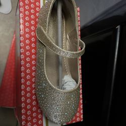 GIRLS SIZE 3 FLATS (GOLD)
