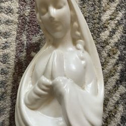 Vintage 8 inches tall Virgin Mary Statue 