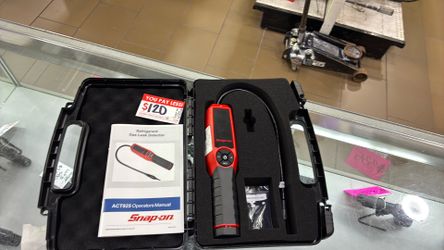 Snap on gas leak detector
