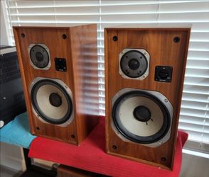 Yamaha NS-470 Speakers (read ad)