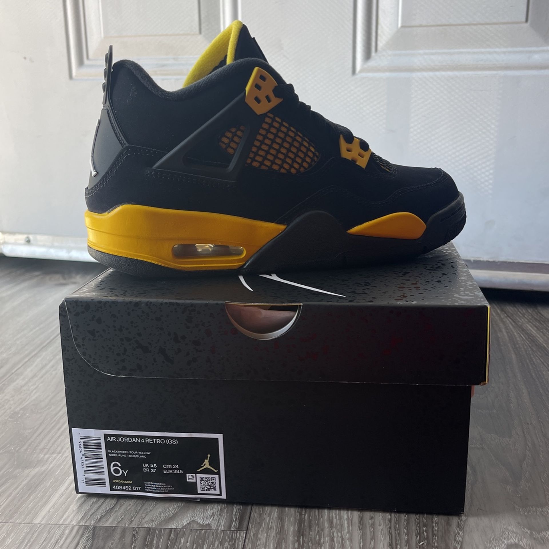 Jordan 4 Thunders Size 6