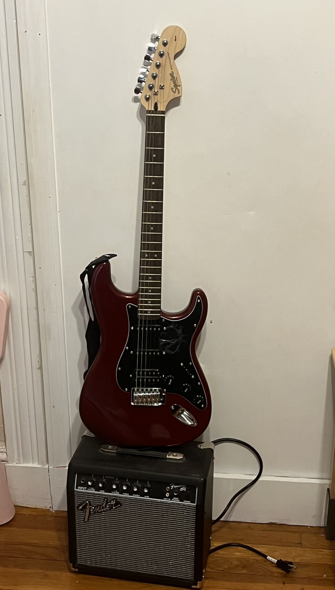 Squier Stratocaster + Fender Frontman 15G Amp Bundle — Like New