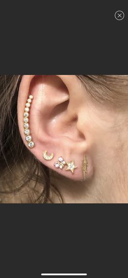 New 14k Real Gold lighting stud Earrings New with box 14k real Gold with diamond cut pattern