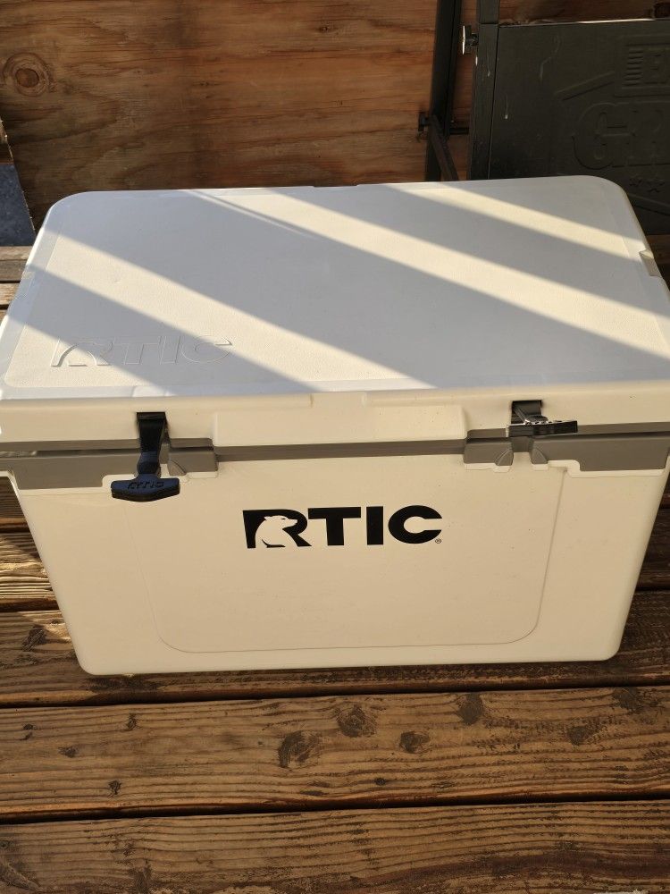 Stick 52 Ultra Light Cooler White