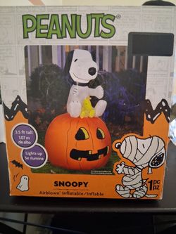 Snoopy Airblown Inflatable/ Set of 4 Christmas Mugs