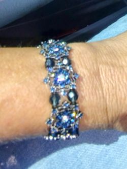 VINTAGE LISNER BLUE AURORA FLOWER TOPAZ