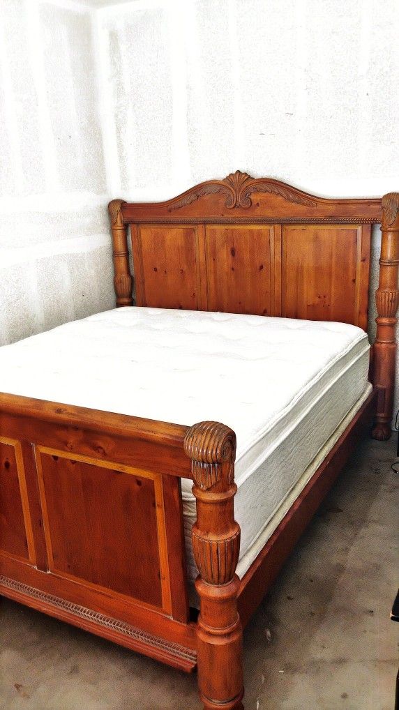 5 Piece Wood King Sized Bedroom Set