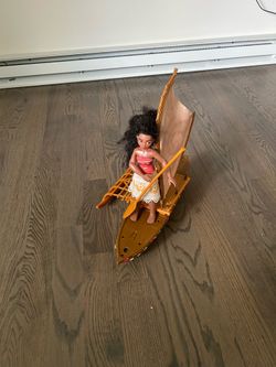 Moana toy figure set with boat