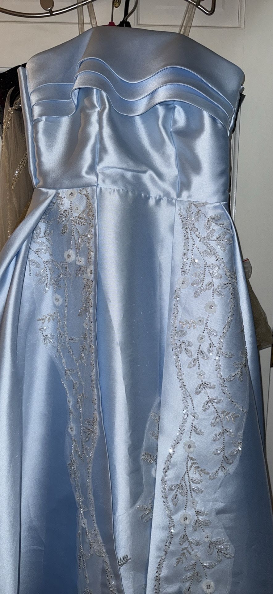 Elegant Blue Dress with Floral Embroidery
