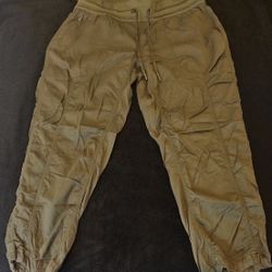 The NorthFace olive cropped parachute pants( Sm)