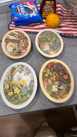 Bramble hedge  oval display plates