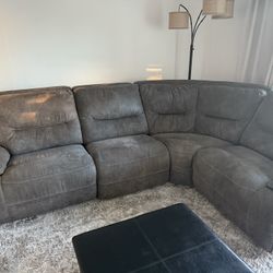 4-piece Sectional  With 2 Power Recliners