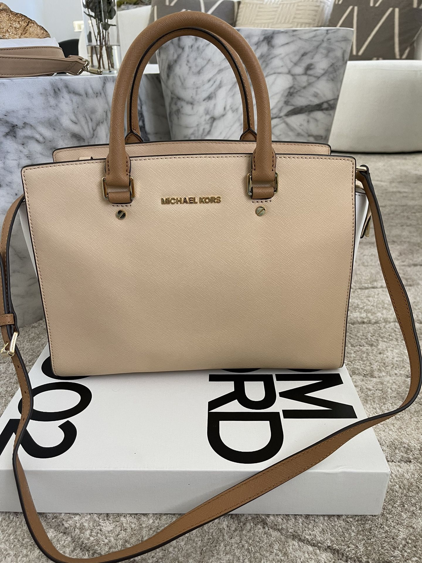 Michael Kors Hand Bag for Sale in Fresno, CA - OfferUp