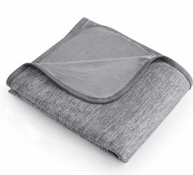 Summer Cooling Blanket Twin XL for Hot Sleepers, Dorm Room Essentials for Guys Girls, Cold Blanket with Rayon Derived from Bamboo, Ice Cool Cold Light
