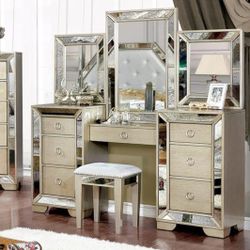 Loraine Dresser
Furniture of America$10 Down Payment And Financing Available