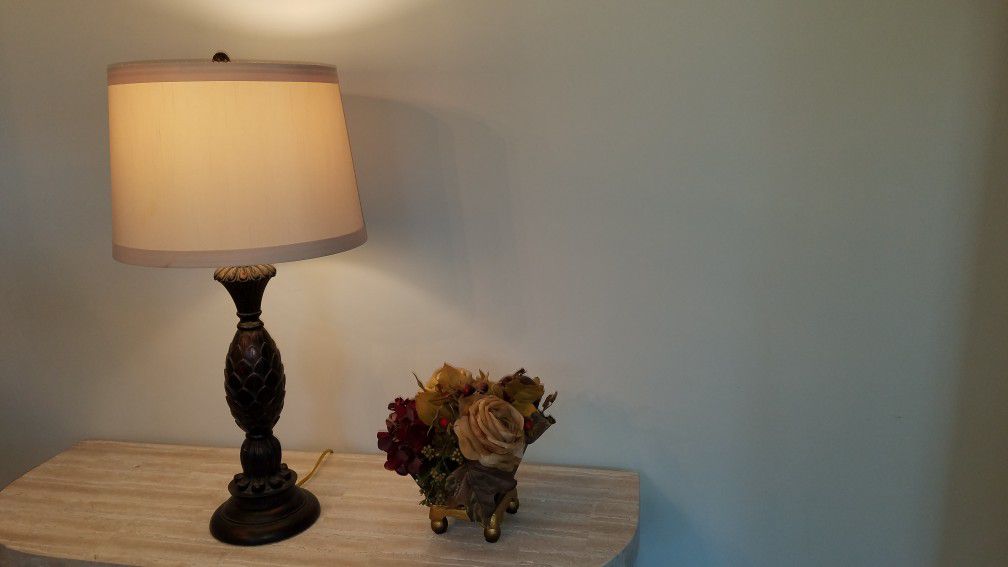Table lamp and faux arrangement