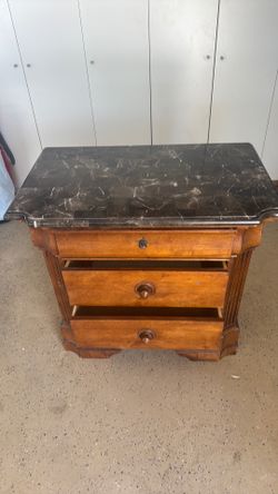 Three-drawer nightstand