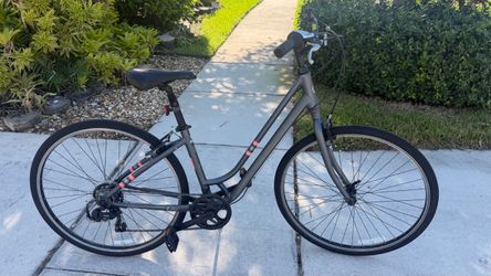 Giant Liv low step through hybrid bike 700x bicycle 7 speed medium