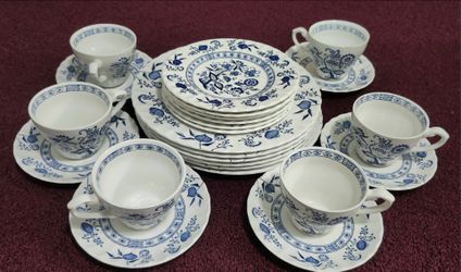 24-Piece Dinnerware Set