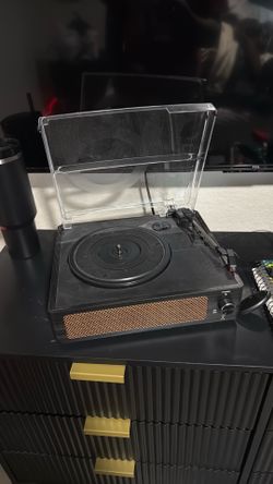 Vinyl player