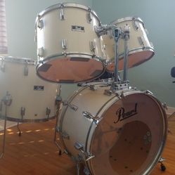 Vintage Drum Set - Pearl