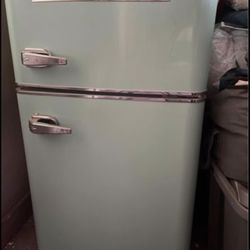 Magic Chef Retro Mini Fridge