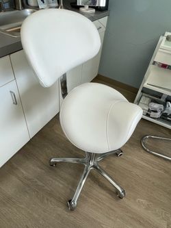 Jewell White Rolling Chair