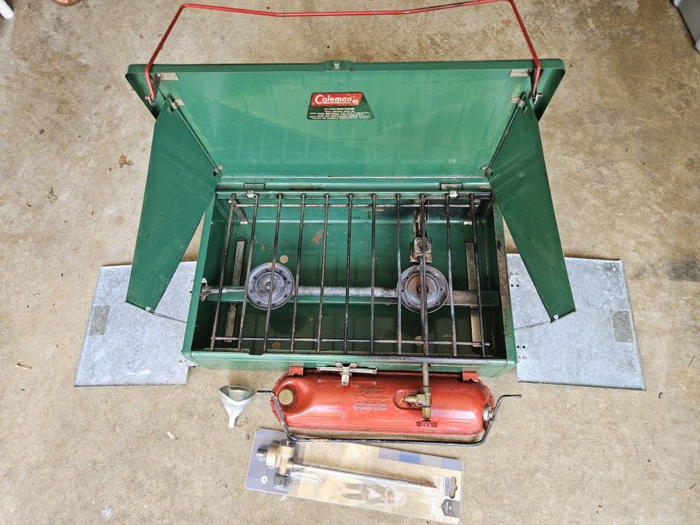 Vintage 413F Coleman 2 Burner Stove With Shelves Propane Converter