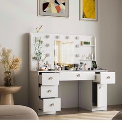 White Vanity Desk with Lighted Mirror,5 drawers built-in power strip with USB NEW IN BOX 📦
