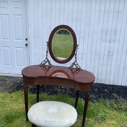 Romantic vanity and stool