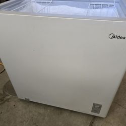 Midea Chest Freezer