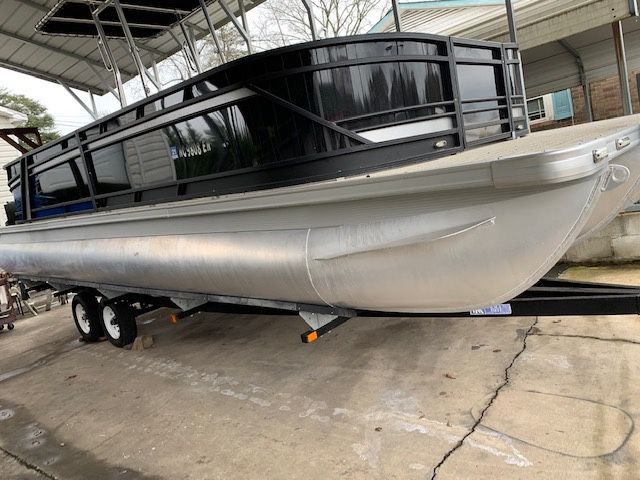 2020 Bennington 24Ft Tri Toon Pontoon 