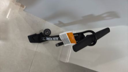 Air Force One pump with gauge