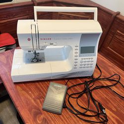 Singer Sewing Machine With A lot Of Different Stitch Designs 