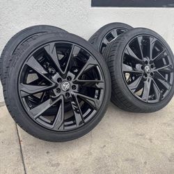 4 Rines 18” Gomas Nuevas Para Toyota Corolla