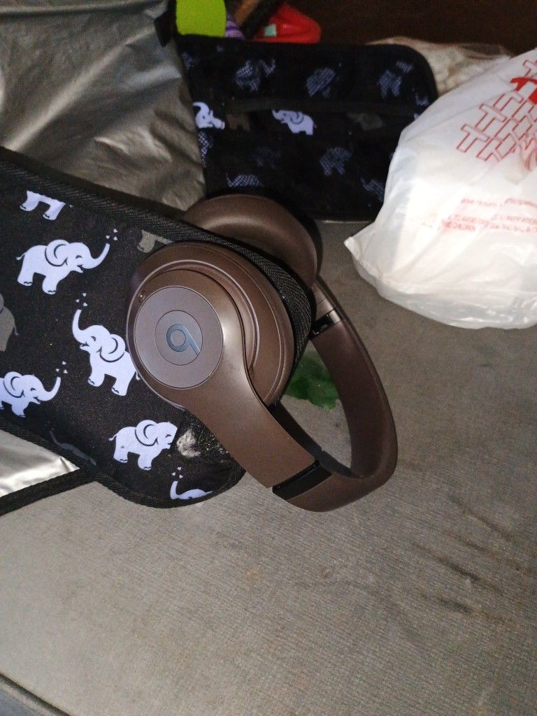 Beats Studio Pro (Dark Brown)