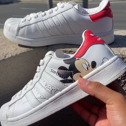 Adidas Superstars ‘Mickey Mouse’