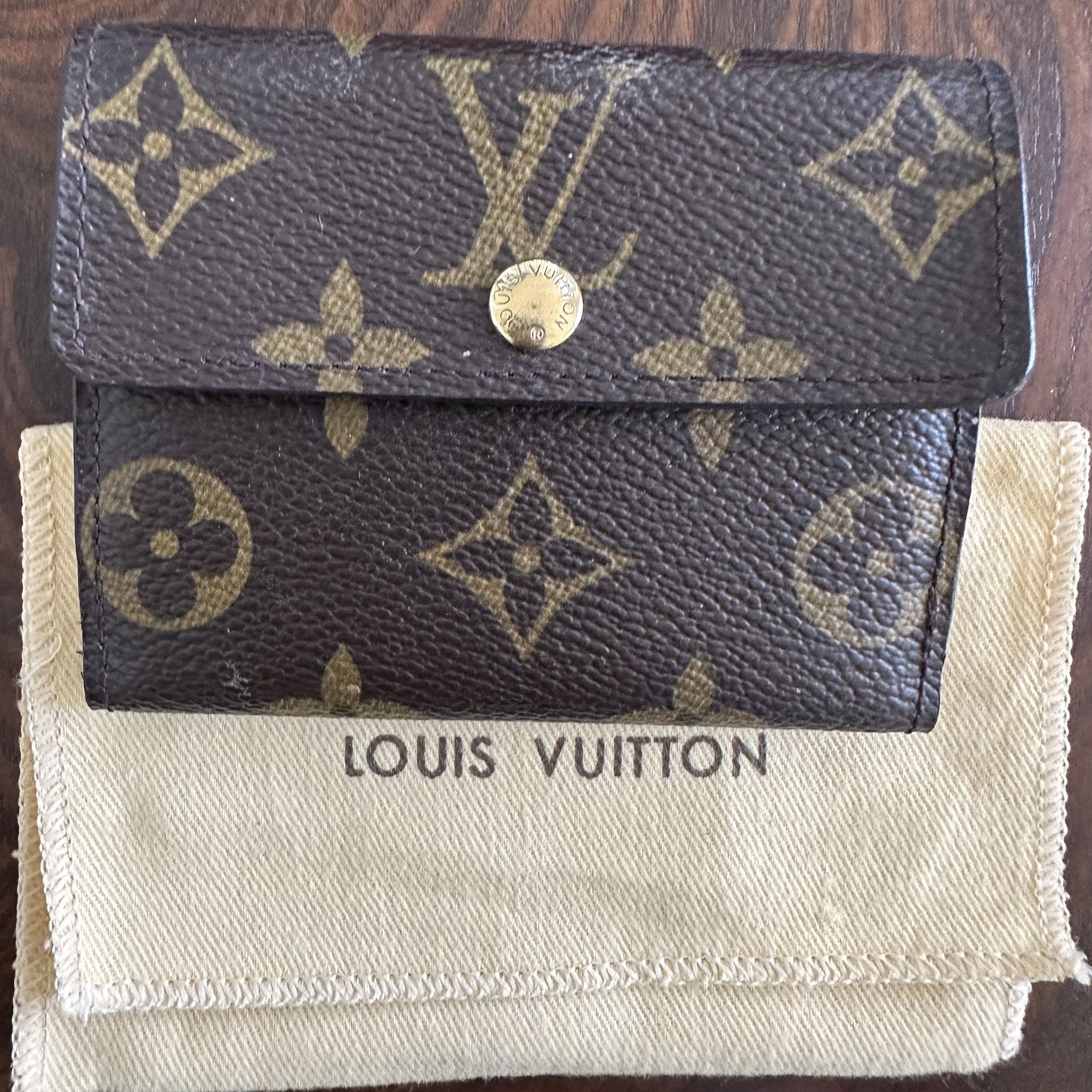 Louie Vuitton Monogram Credit Card Holder 