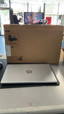 Hp Laptop 15.6in AMD 7120U 8GB Ram 256GB SSD