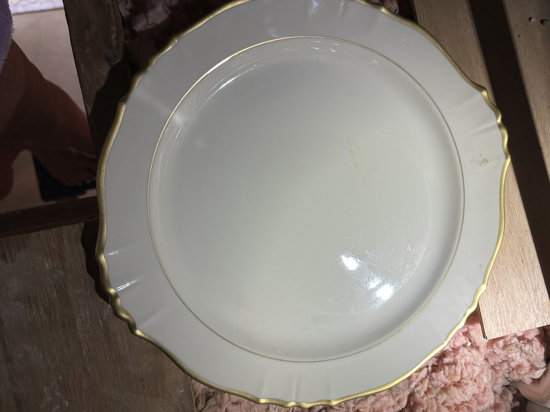 CHINA Syracuse Vintage Ivory Gold Trimming China