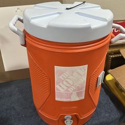 Igloo    Orange  insulated     Water  5  Gallons     Cooker