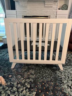 DaVinci Otto Mini Crib in White