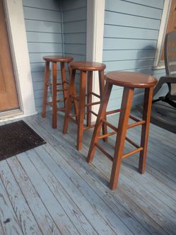 3 Bar stools