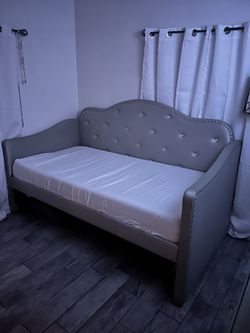Twin Size Daybed