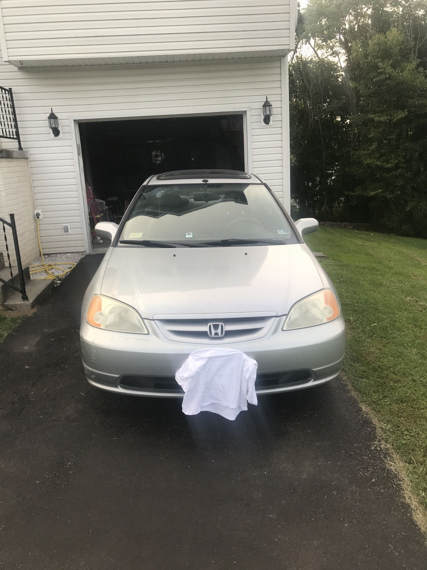 2001 Honda Civic EX 2 Door Coupe With Sunroof ! 210,000 miles ! Ac runs cold , tires in good shape, but car does overheat sometimes. Easy fix for Hon