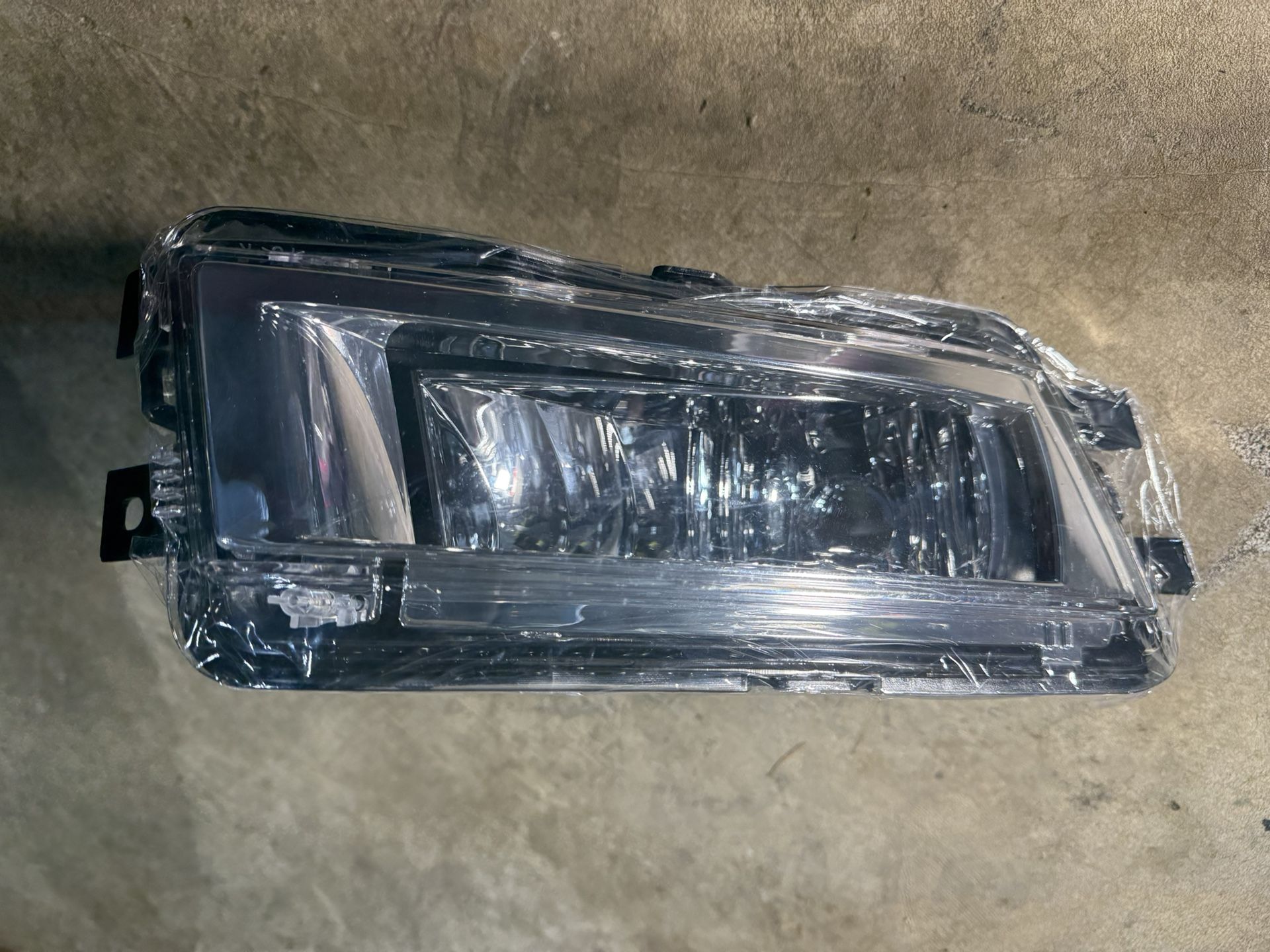 Right Passenger Side Fog Light For 12-15 Volkswagen Passat