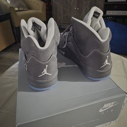 Size men 13 wolf Grey Jordan 5