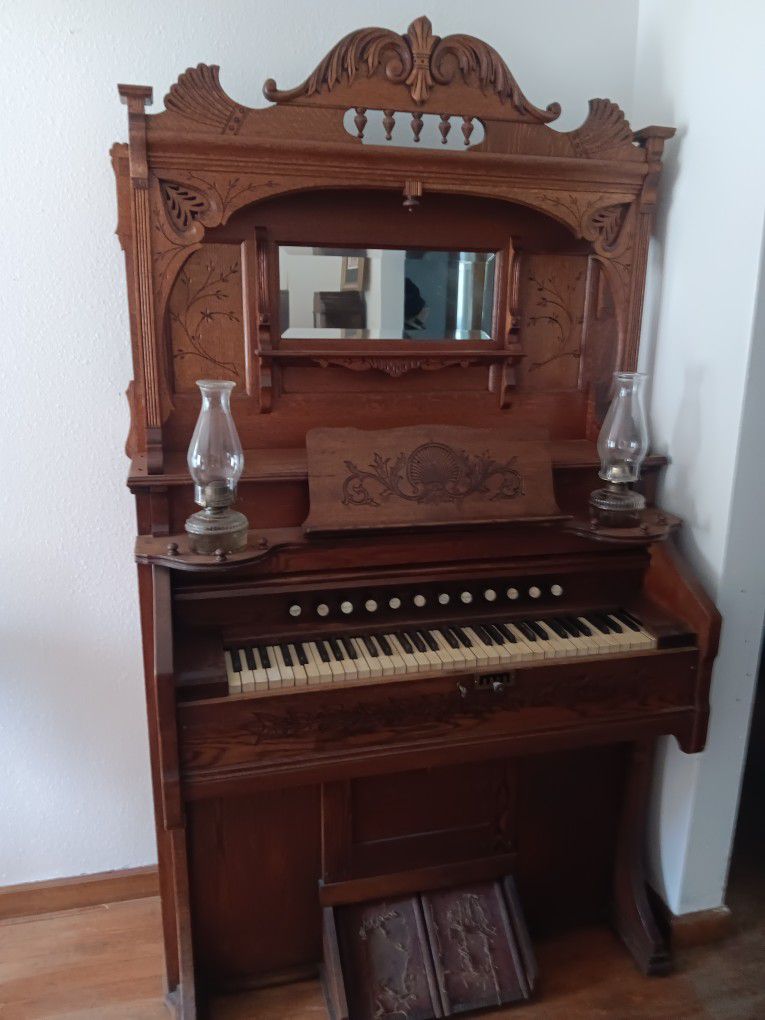 Antique  Reed Organ